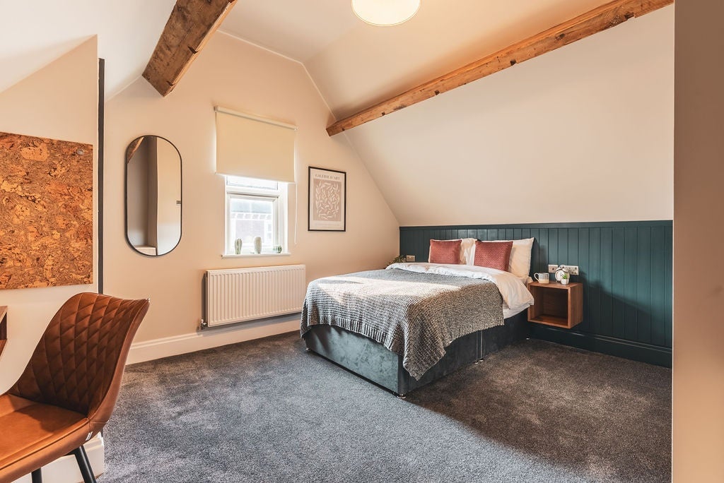 Room Charnwood Street in Derby