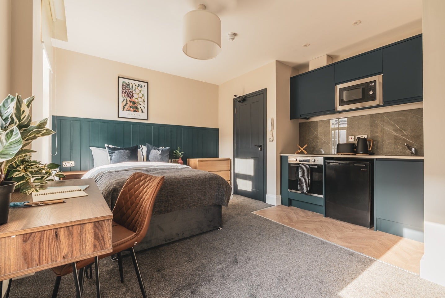 Room Charnwood Street in Derby