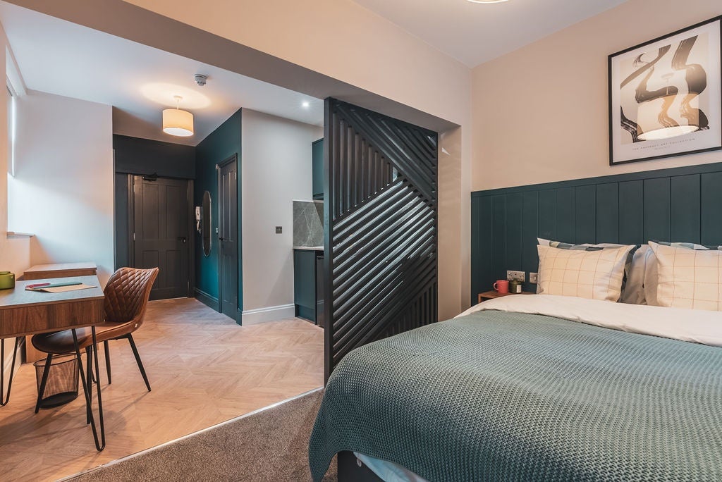 Room Charnwood Street in Derby