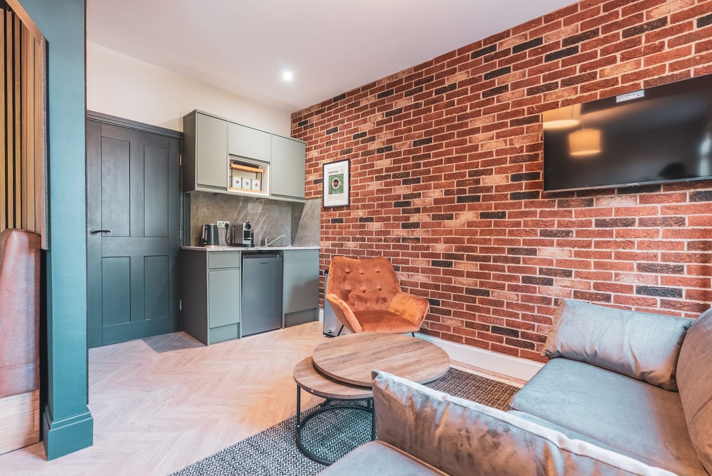 Room Charnwood Street in Derby