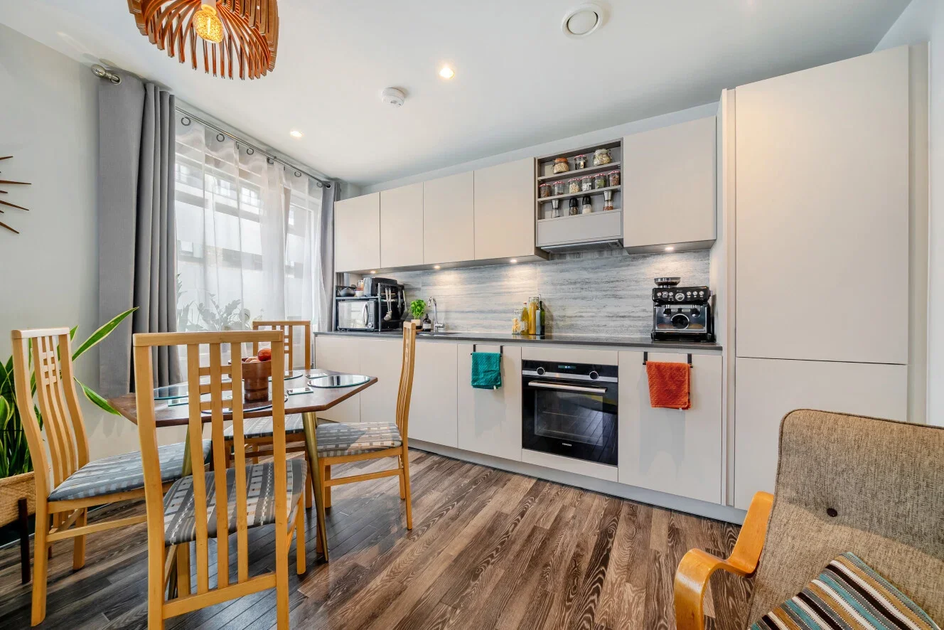 Flat Moulding Lane in Greater London