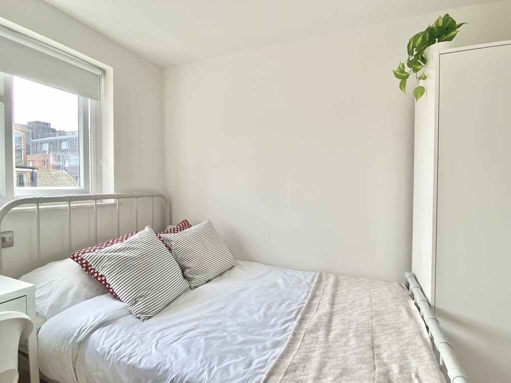 Flat Buxton Street in Greater London