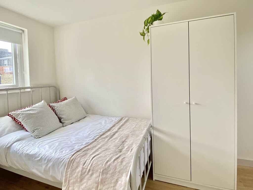 Flat Buxton Street in Greater London