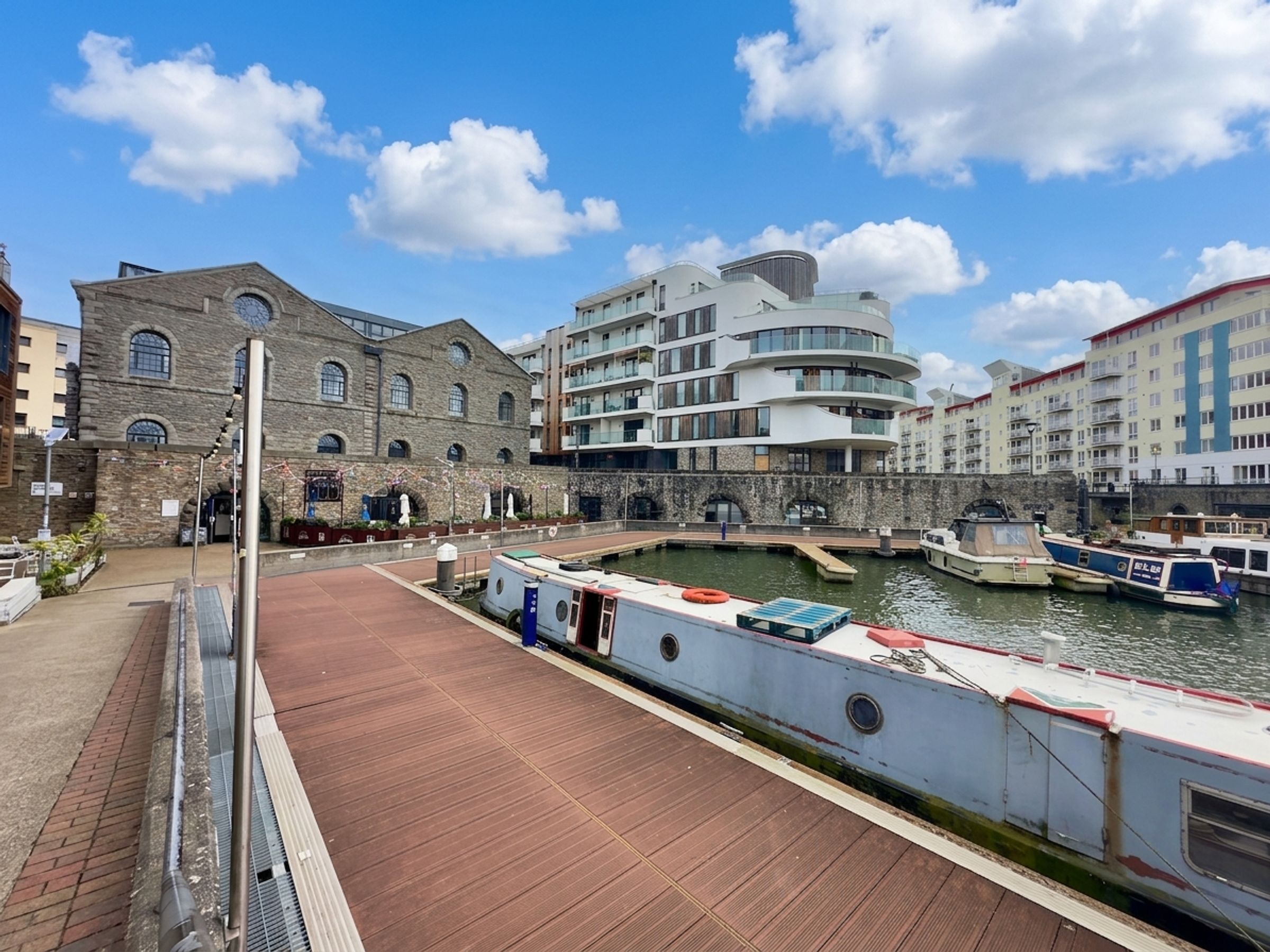 Flat Anchor Road in Bristol