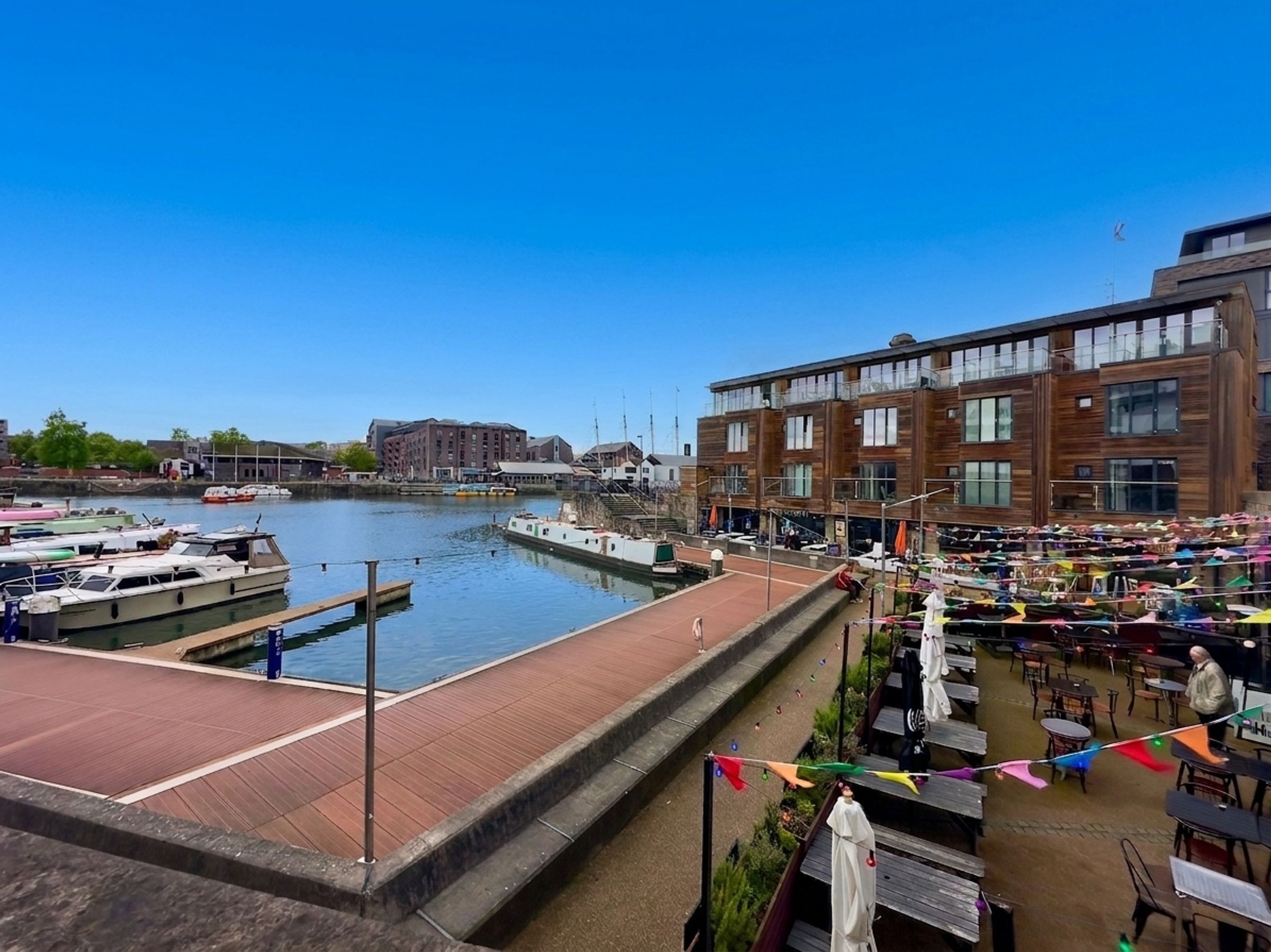 Flat Anchor Road in Bristol