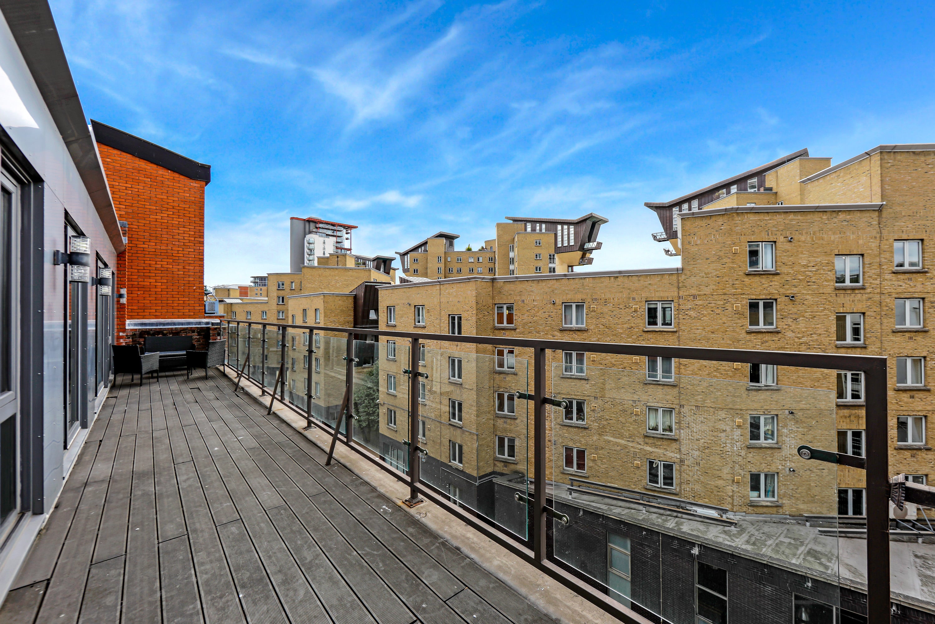 Flat Cuba Street in Greater London