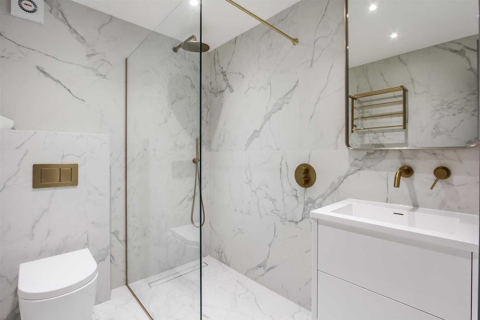 House Pembroke Gardens in Greater London