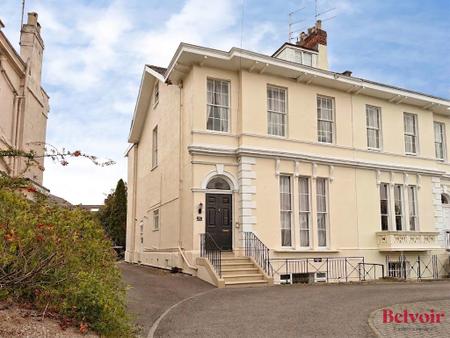 Flat Malvern Place in Cheltenham