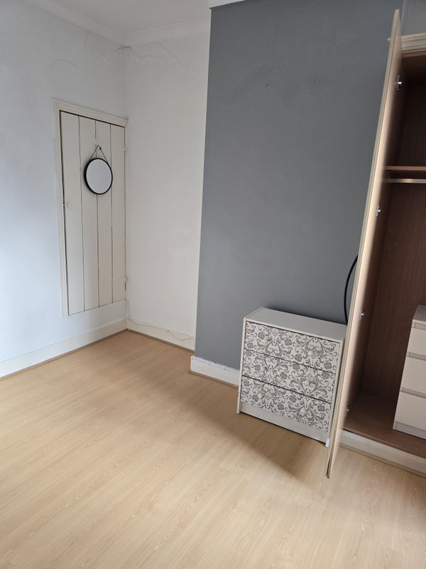 Room Gladys Road in Sandwell