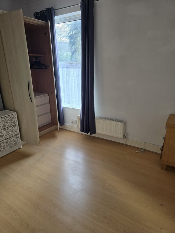 Room Gladys Road in Sandwell