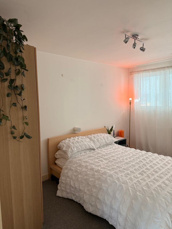 Room Orsman Road in Greater London