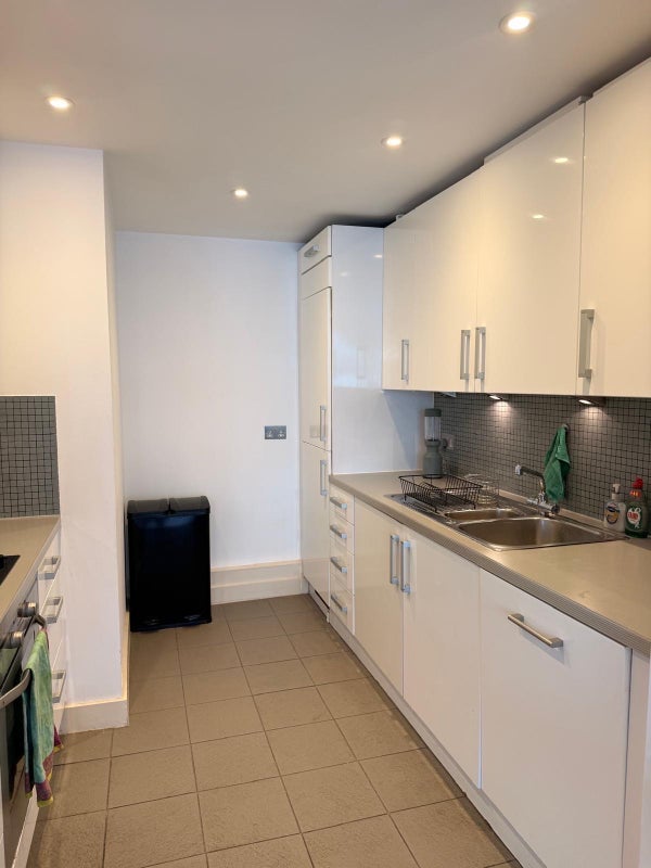Room Orsman Road in Greater London