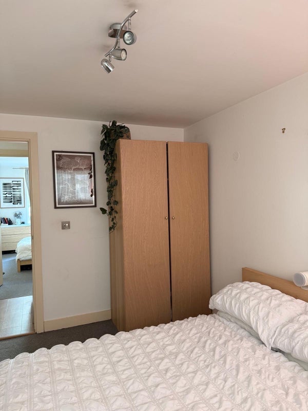 Room Orsman Road in Greater London