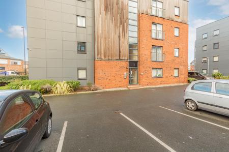 Flat Dutton Court in Warrington