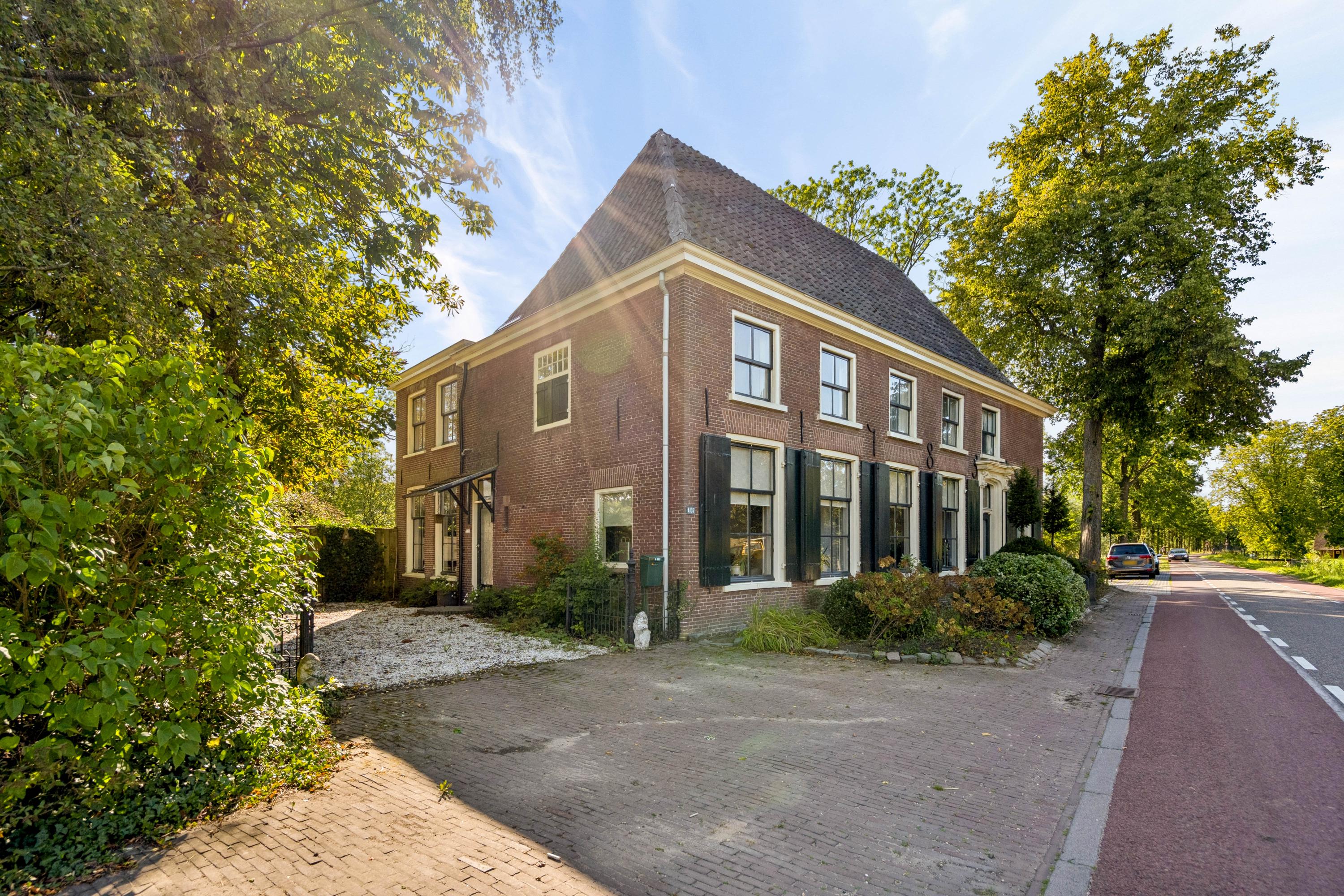 Huis Langbroekerdijk A 137 in Langbroek