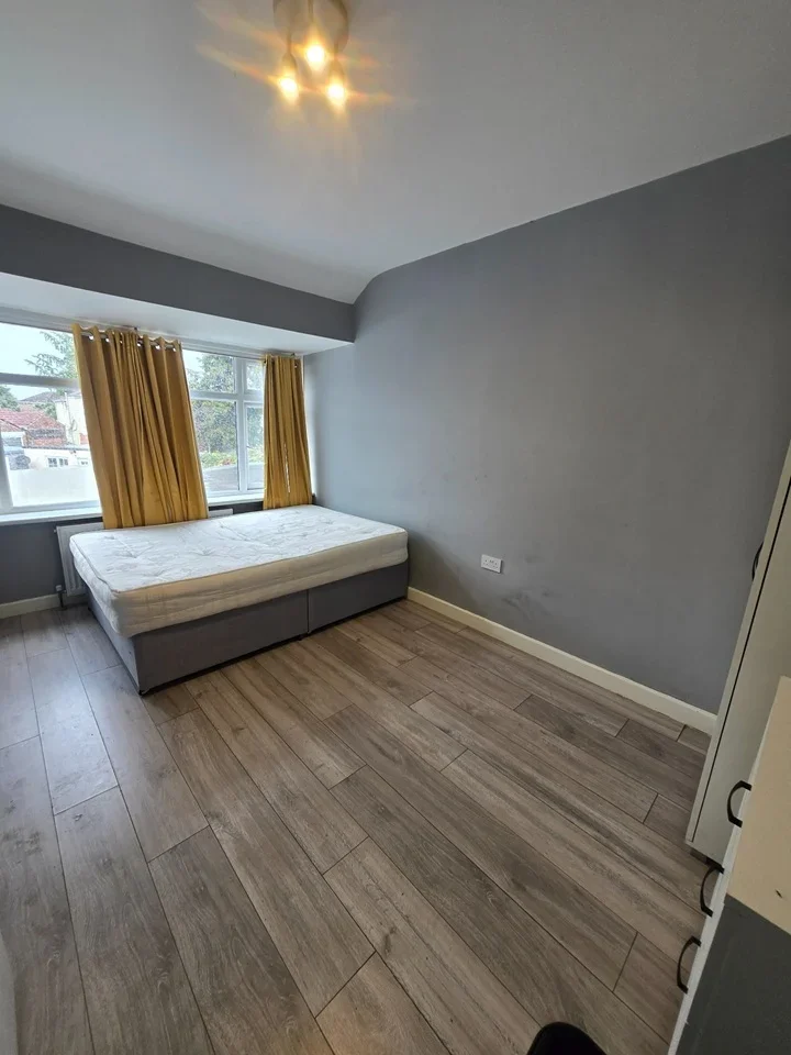 Room Whittington Avenue in Greater London