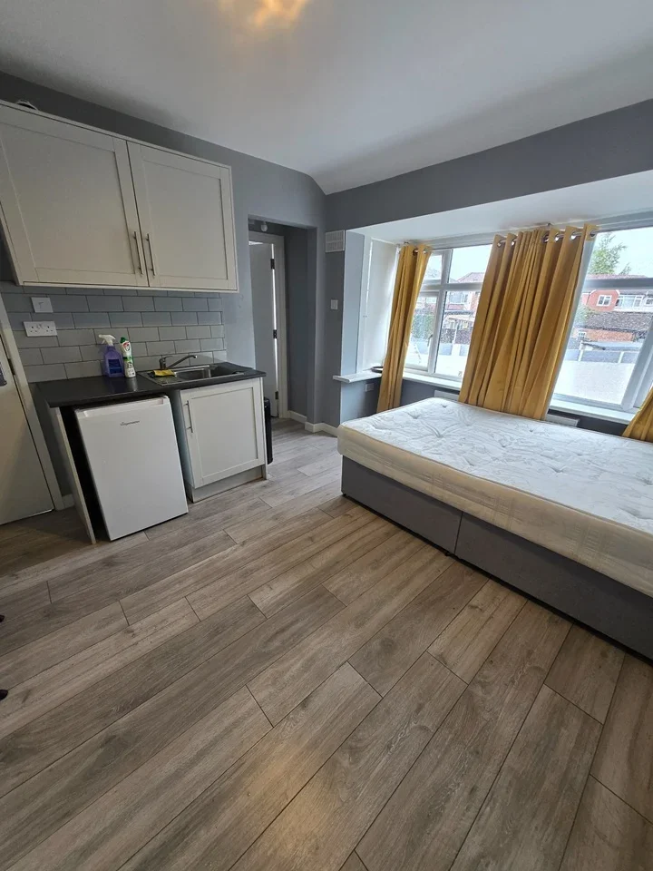 Room Whittington Avenue in Greater London