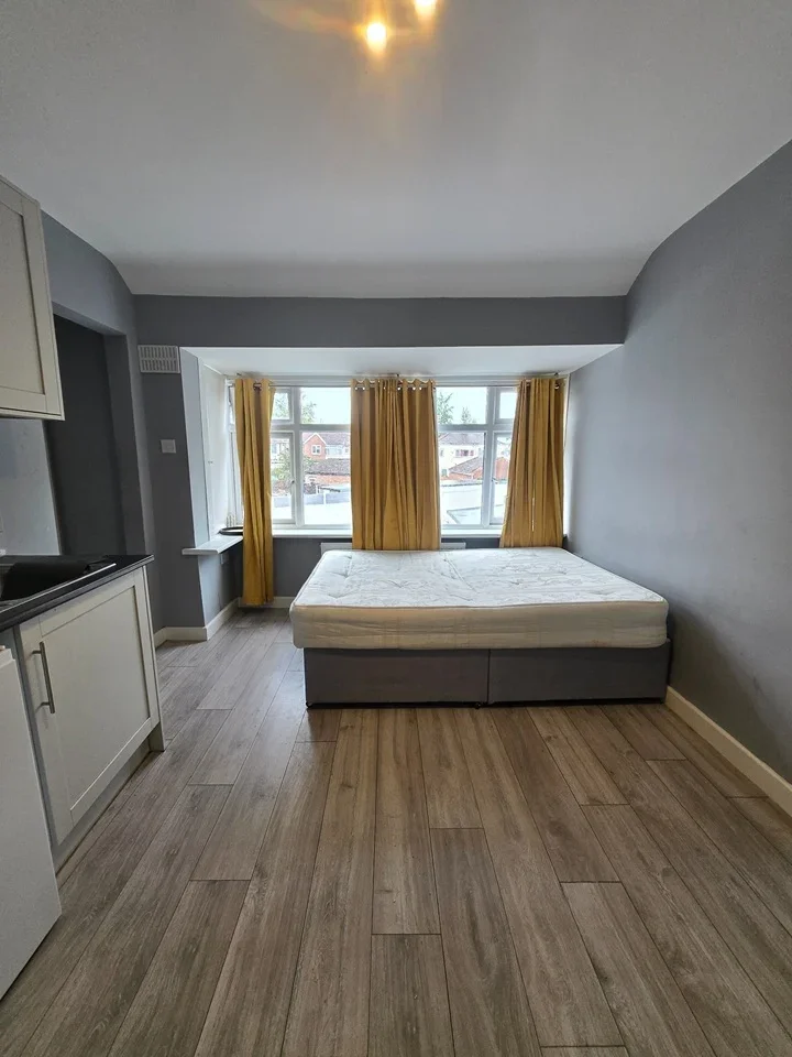 Room Whittington Avenue in Greater London