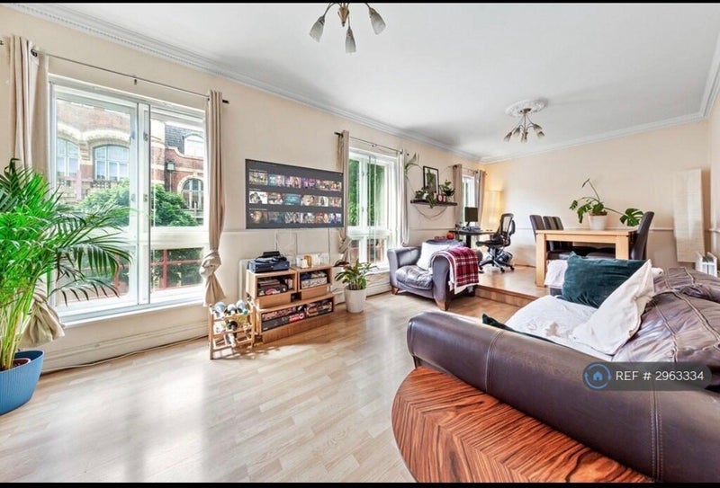 Room Bermondsey Street in Greater London