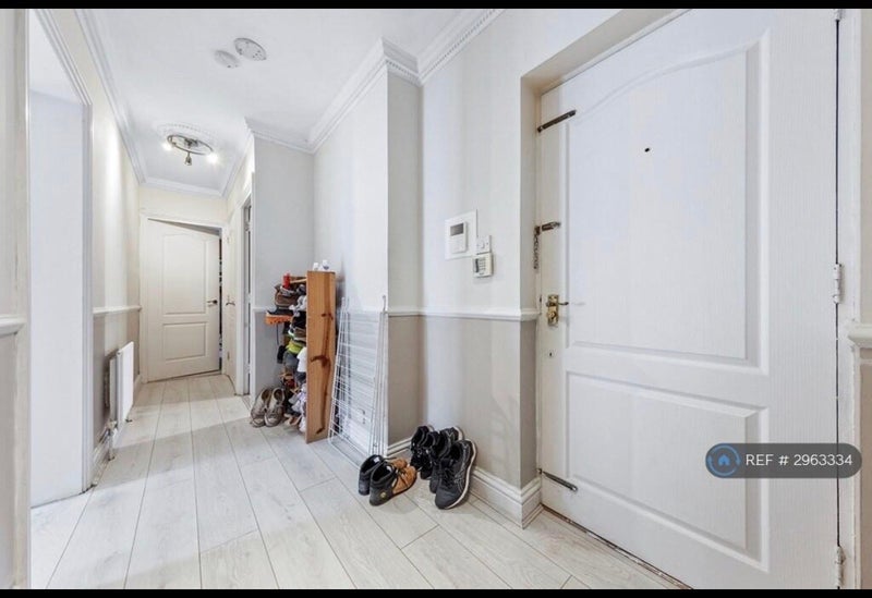 Room Bermondsey Street in Greater London