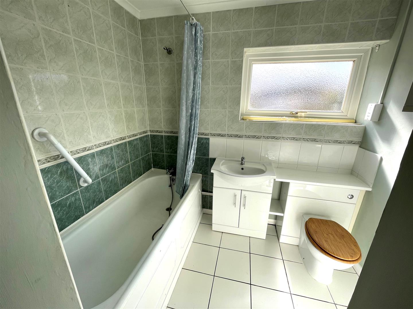Flat Legge Crescent in Rushmoor