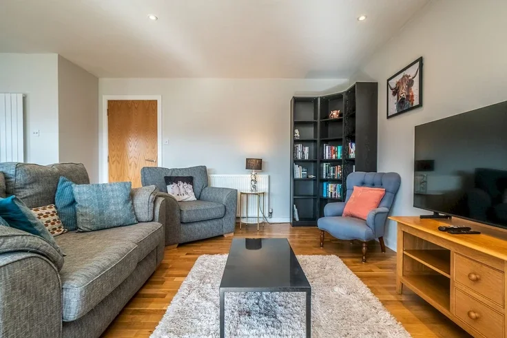 Flat Chesser Crescent in City of Edinburgh