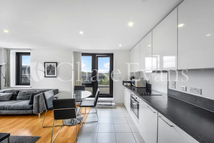 Flat Putney Hill in Greater London