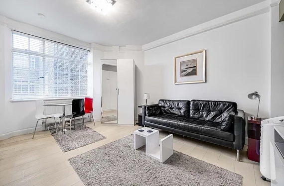 Flat Upper Woburn Place in London