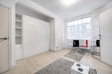 Flat Upper Woburn Place in London