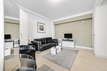 Flat Upper Woburn Place in London