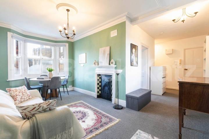 Flat Iverson Road in Greater London