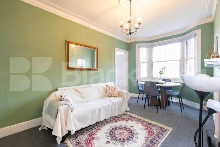 Flat Iverson Road in Greater London