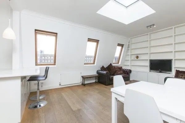 Room White's Row in Greater London