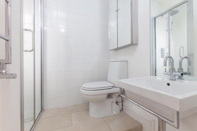 Room White's Row in Greater London