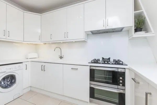 Room White's Row in Greater London