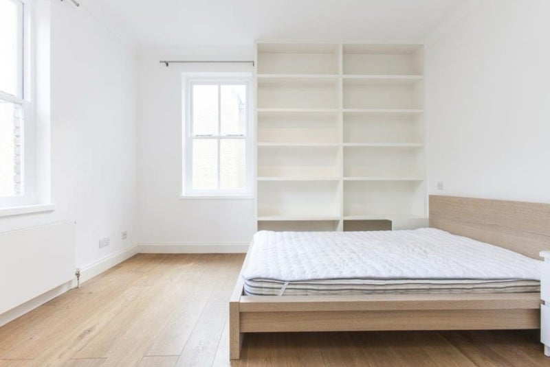 Room White's Row in Greater London