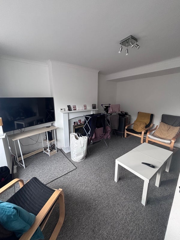 Room Mortimer Road in Bristol