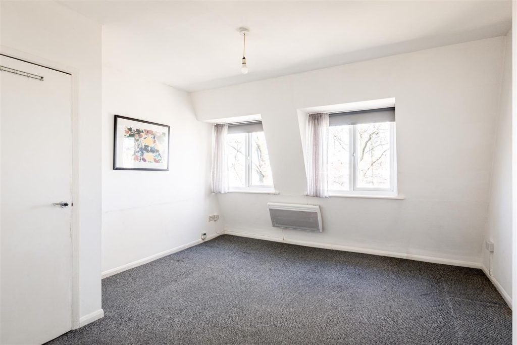 Flat Sinclair Road in Greater London