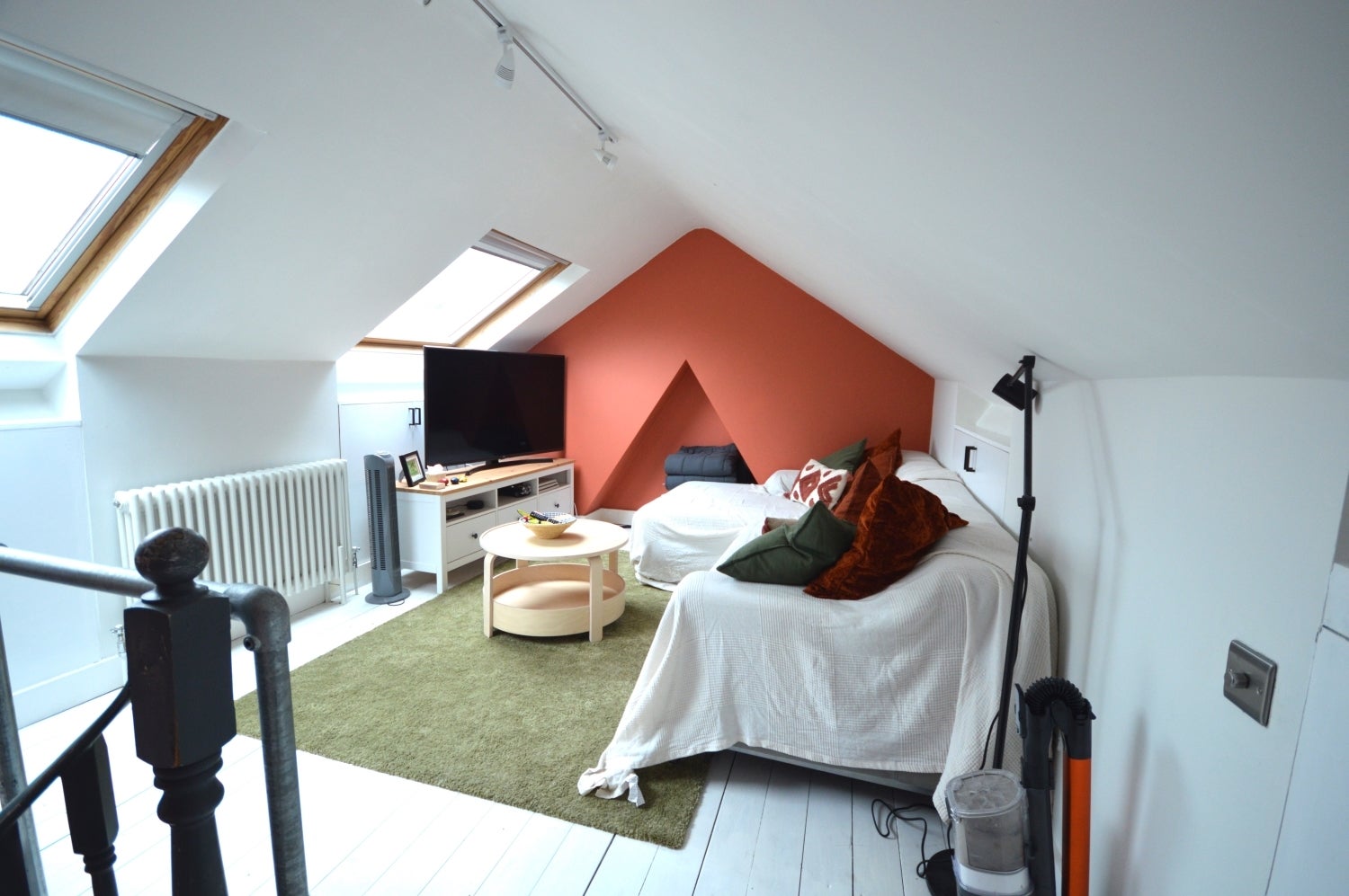 Flat Keppel Road in Greater London
