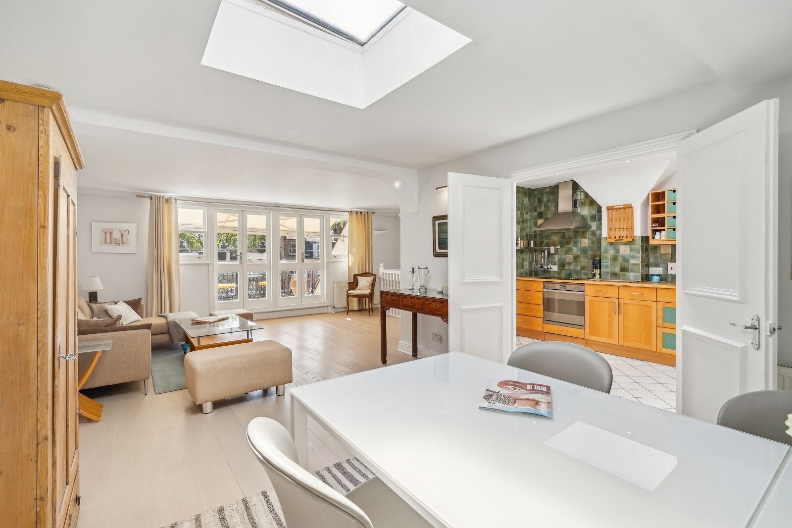 Flat Barkston Gardens in Greater London