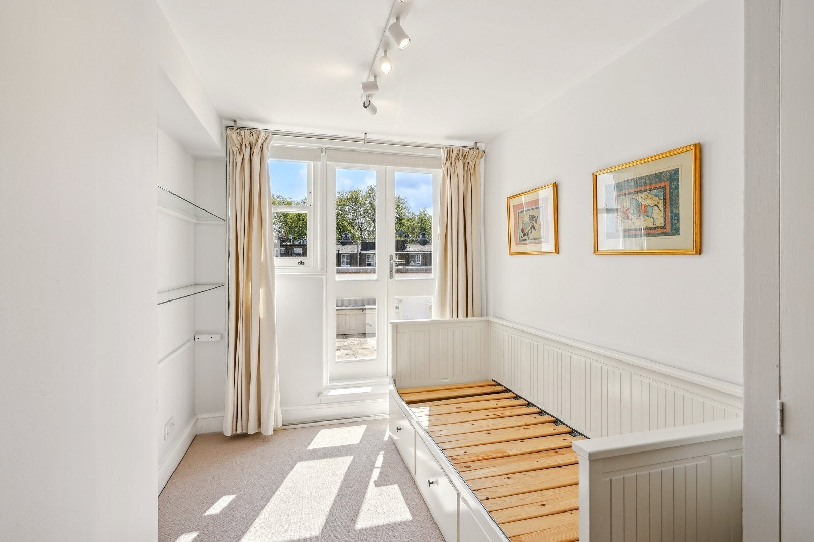 Flat Barkston Gardens in Greater London