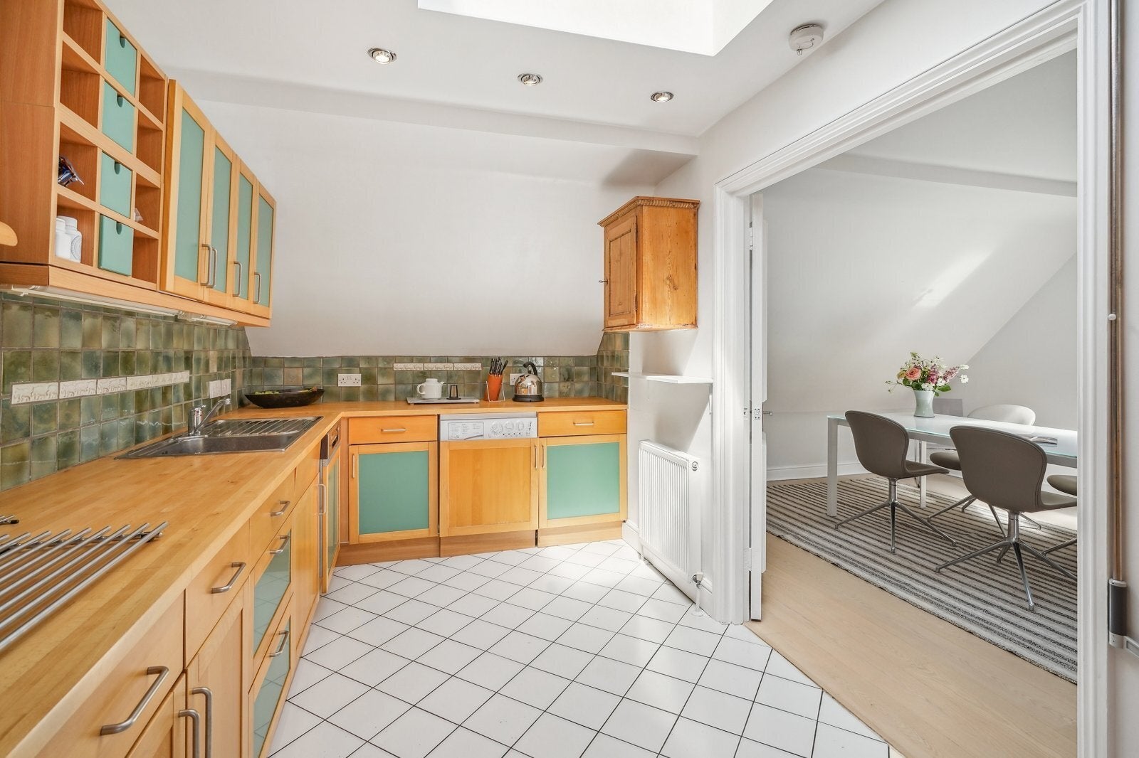Flat Barkston Gardens in Greater London
