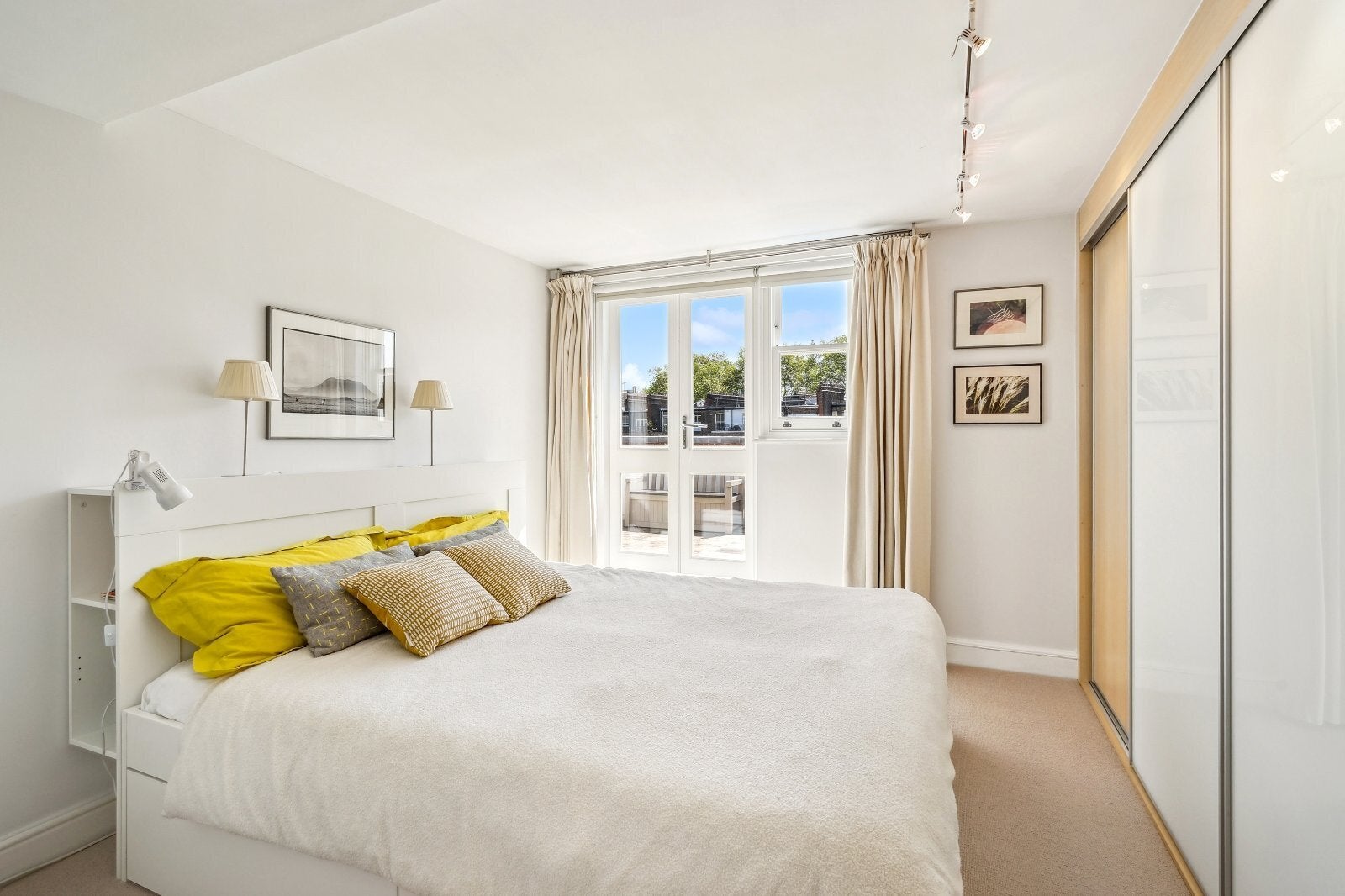 Flat Barkston Gardens in Greater London