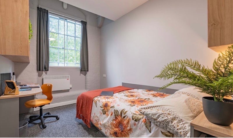Room Norwood Road in Nottingham