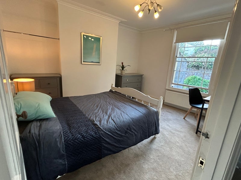 Room Cliftonwood Crescent in Bristol