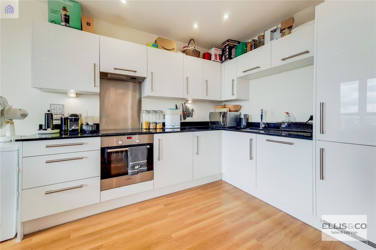 Flat Hatton Road in Greater London