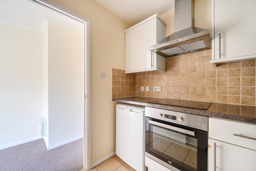 Flat Tudor Court in Waverley