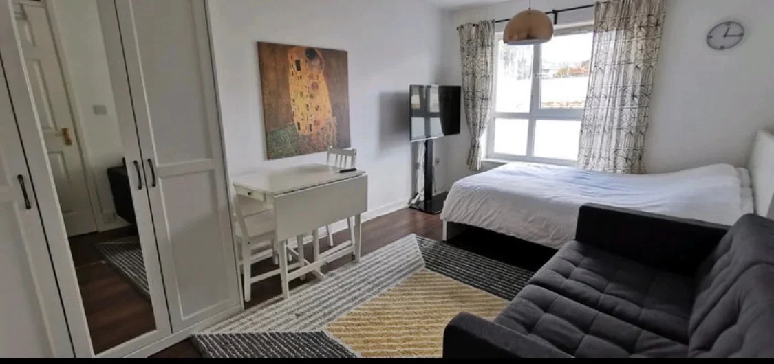 Room Westferry Road in Greater London