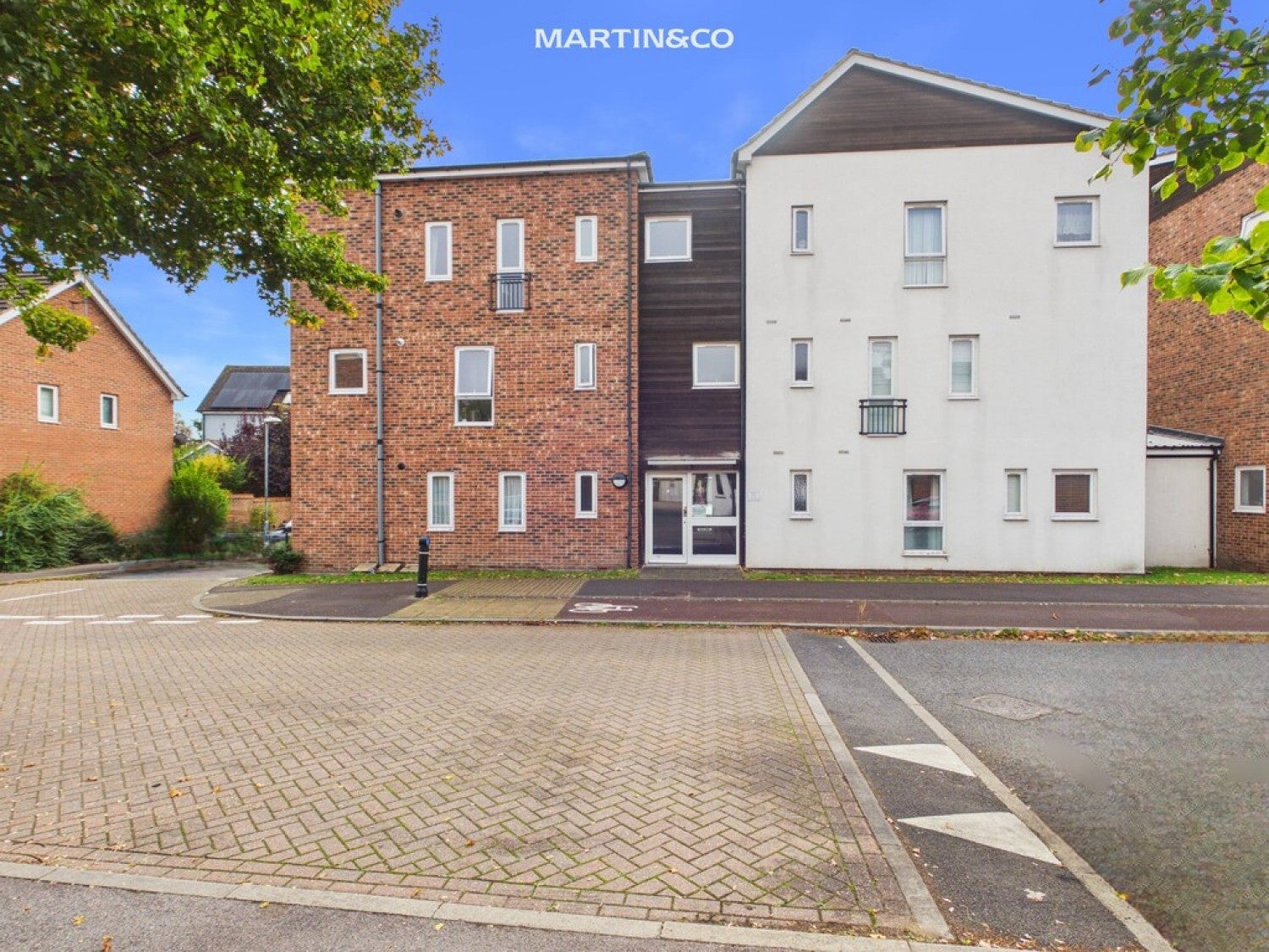 Flat Austin Way in Bracknell