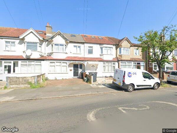 Flat Manor Road in Greater London